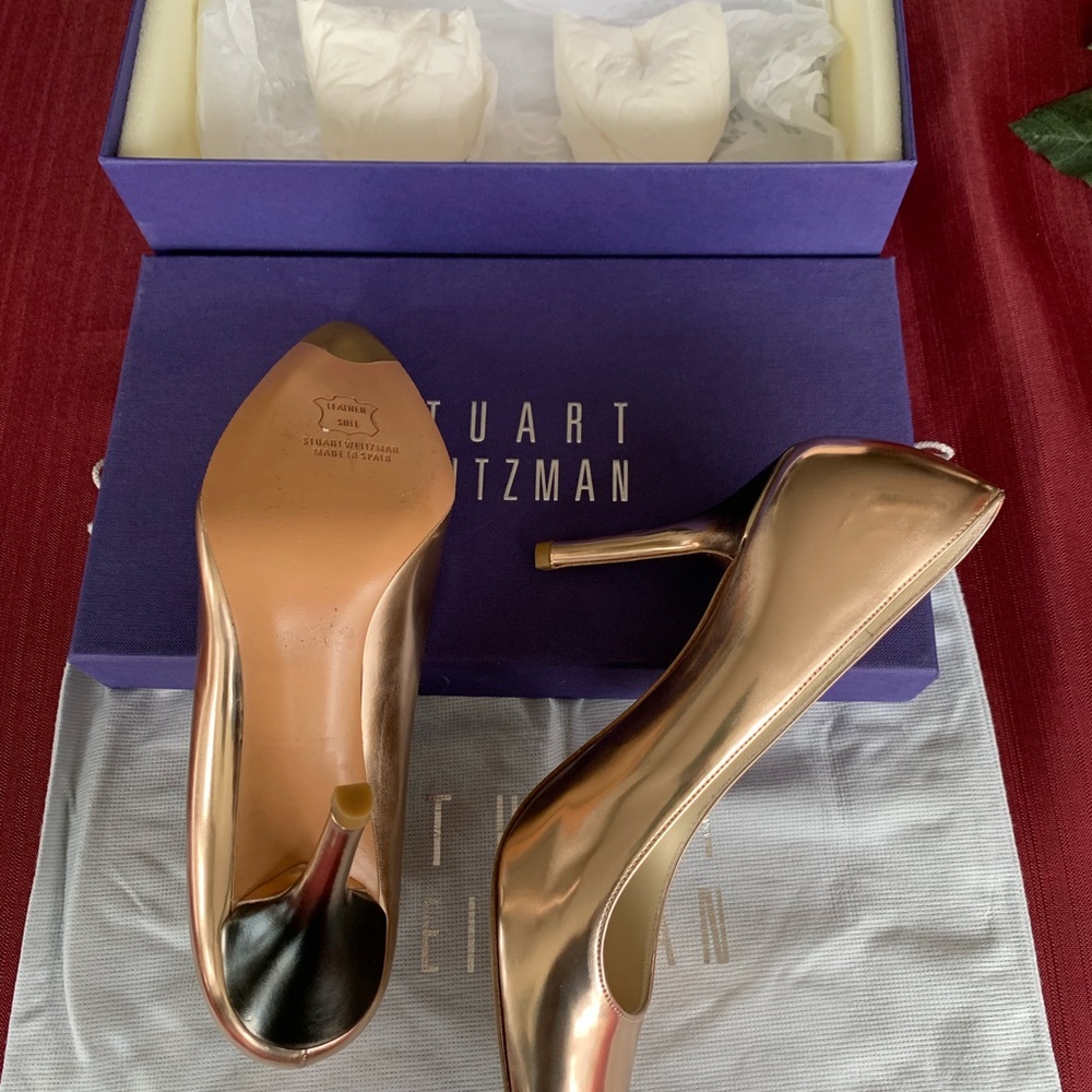 Stuart Weitzman Women's Rose Gold Leather Pumps - Picture 9 of 16